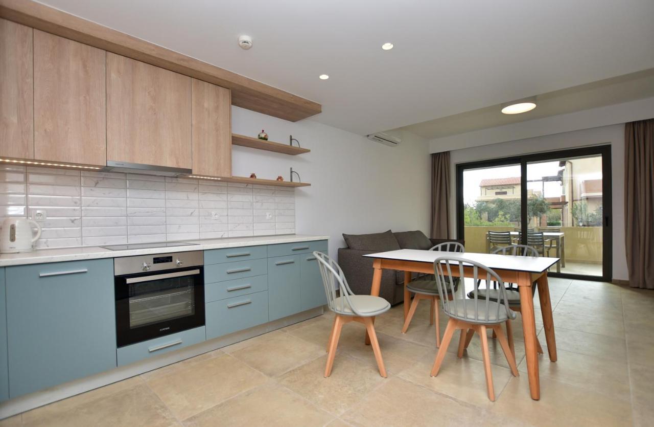 Rosemary Apartments Palaiochora Ngoại thất bức ảnh