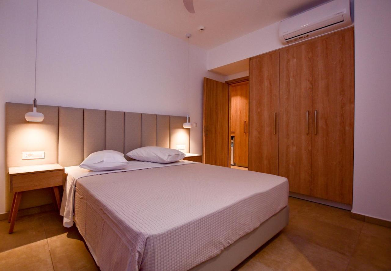 Rosemary Apartments Palaiochora Ngoại thất bức ảnh