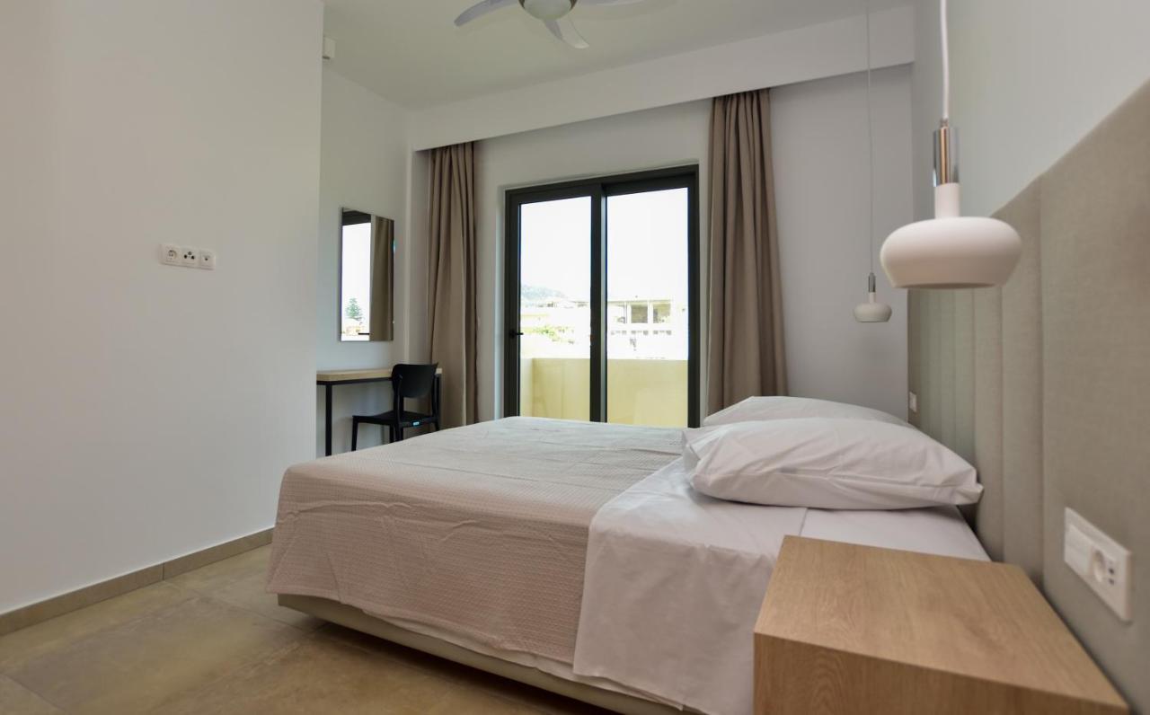 Rosemary Apartments Palaiochora Ngoại thất bức ảnh