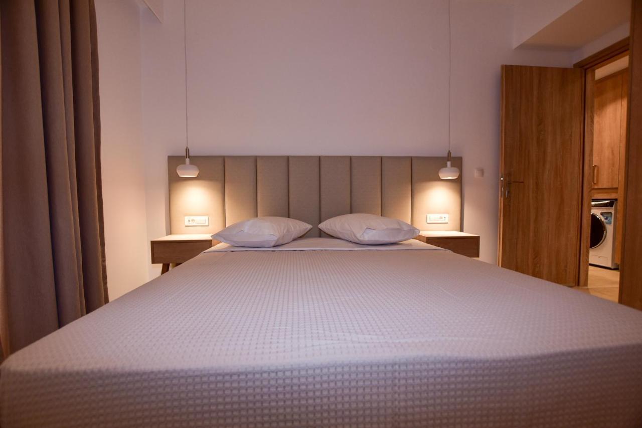 Rosemary Apartments Palaiochora Ngoại thất bức ảnh