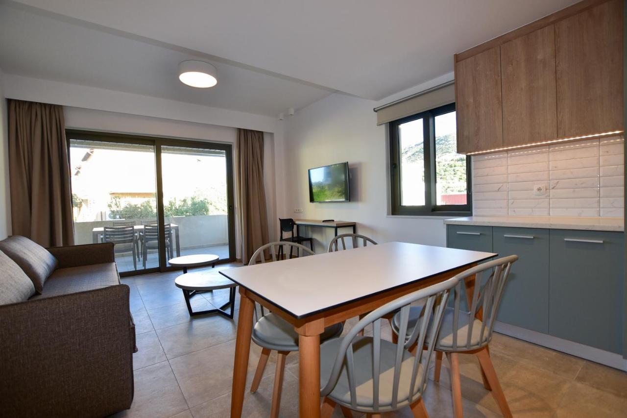 Rosemary Apartments Palaiochora Ngoại thất bức ảnh