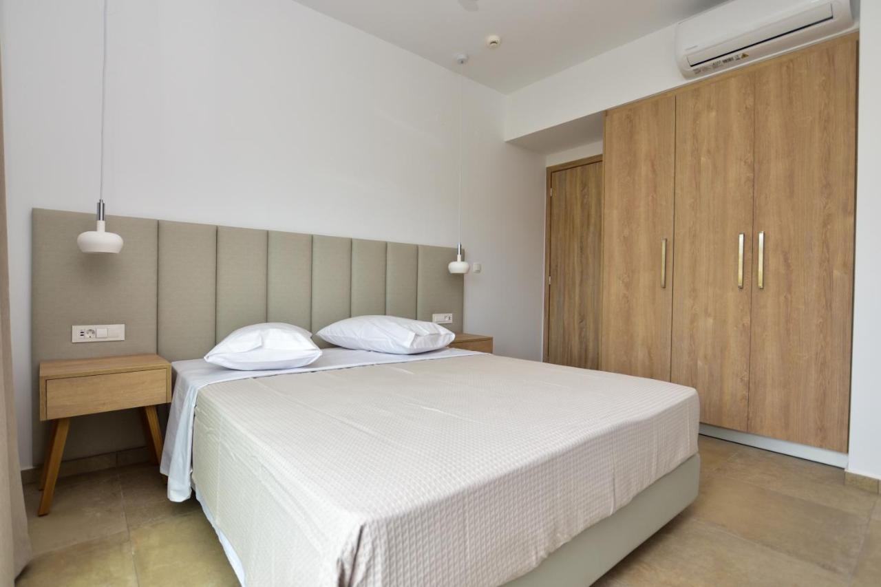 Rosemary Apartments Palaiochora Ngoại thất bức ảnh
